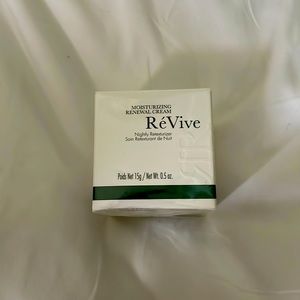 Moisturizing renewal cream.